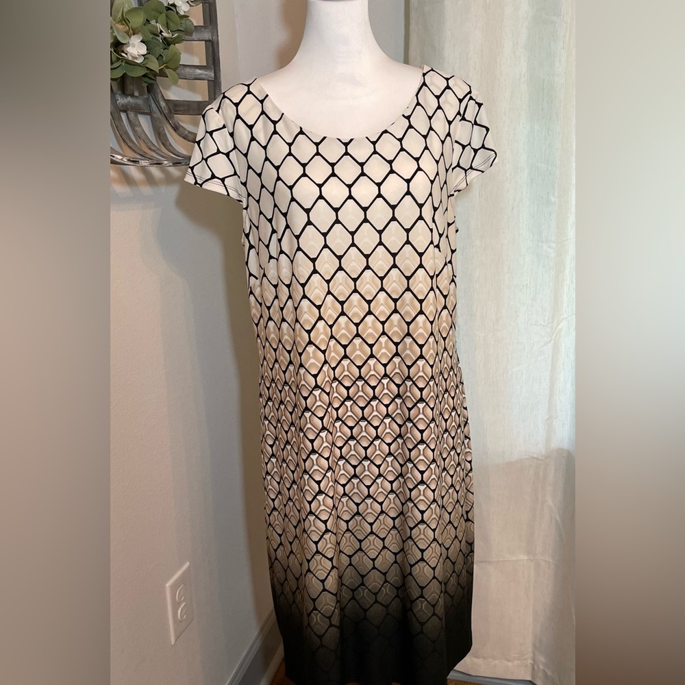 Connected Apparel Black and White Hexagon Dress